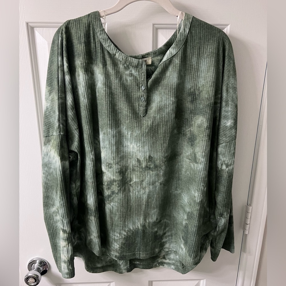 Size L Women’s Henley Top